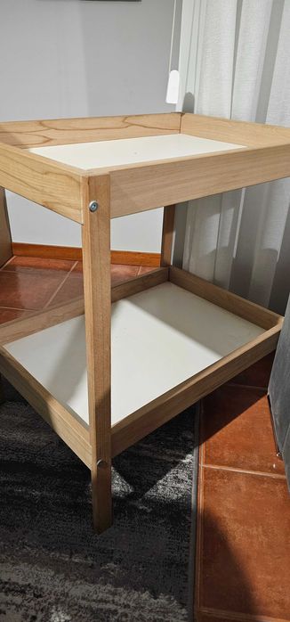 Movel muda fraldas, com esponja