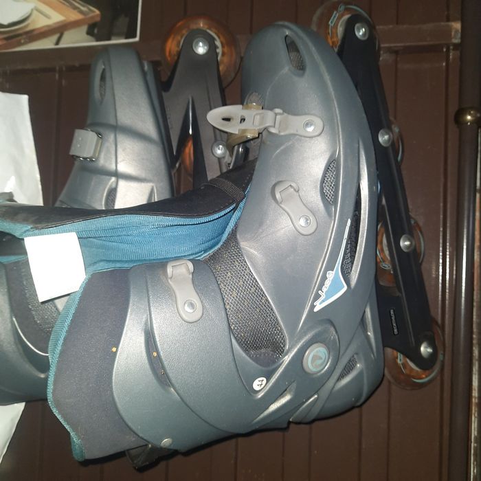 Vendo 3 pares patins em linha Decatlhon  rodas novas sem uso. Preco Un