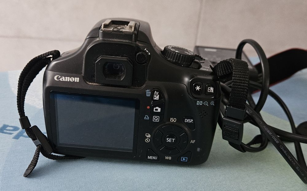 Lustrzanka canon Eos 1100d