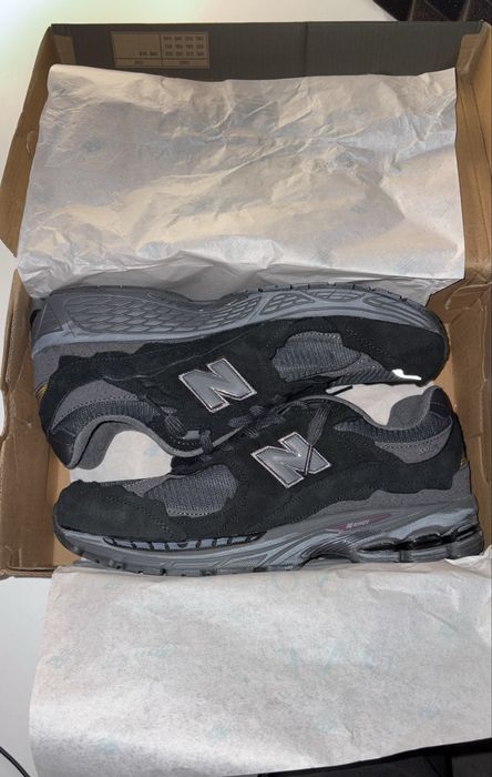 Оригінальні кросівки New balance 2002R чорного кольору