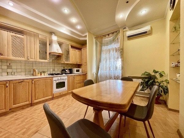 Продаж 3К квартири в Центрі