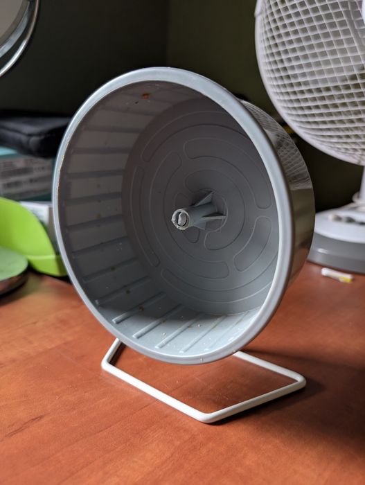 Kołowrotek dla gryzonia groźni mysz chomik