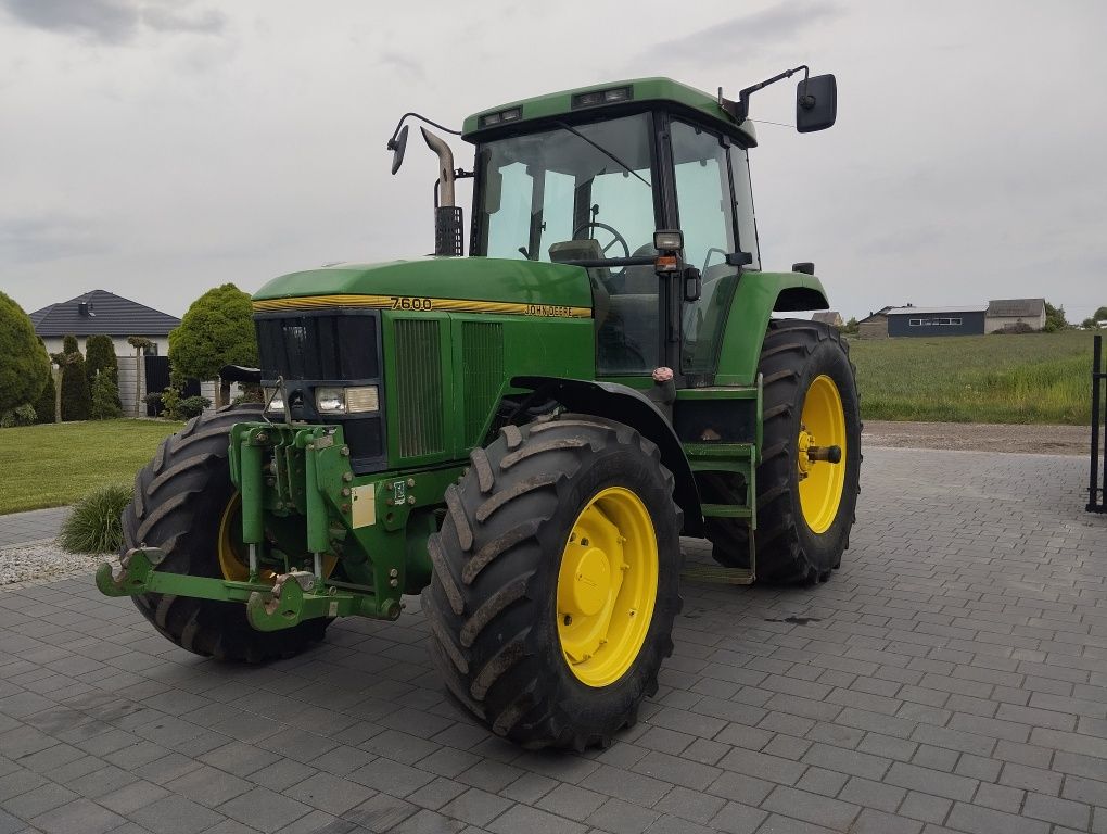 John Deere  7600