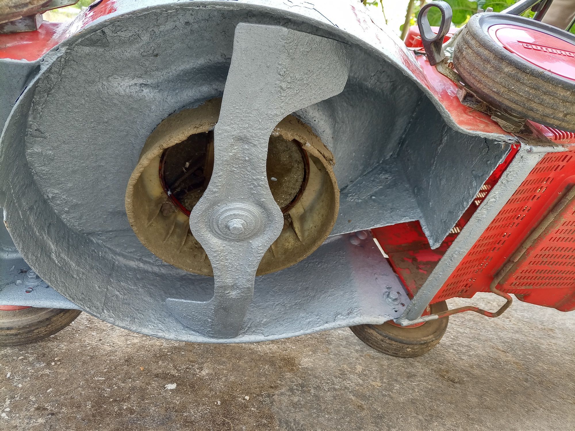 Vendo máquina de cortar relva