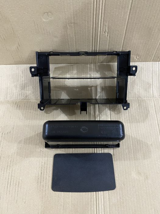 Оригінальна рамка магнитофона (1 Din) Mercedes w639 Vito