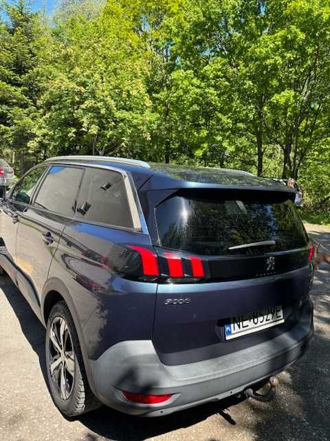 Peugot 5008 z 2017 roku