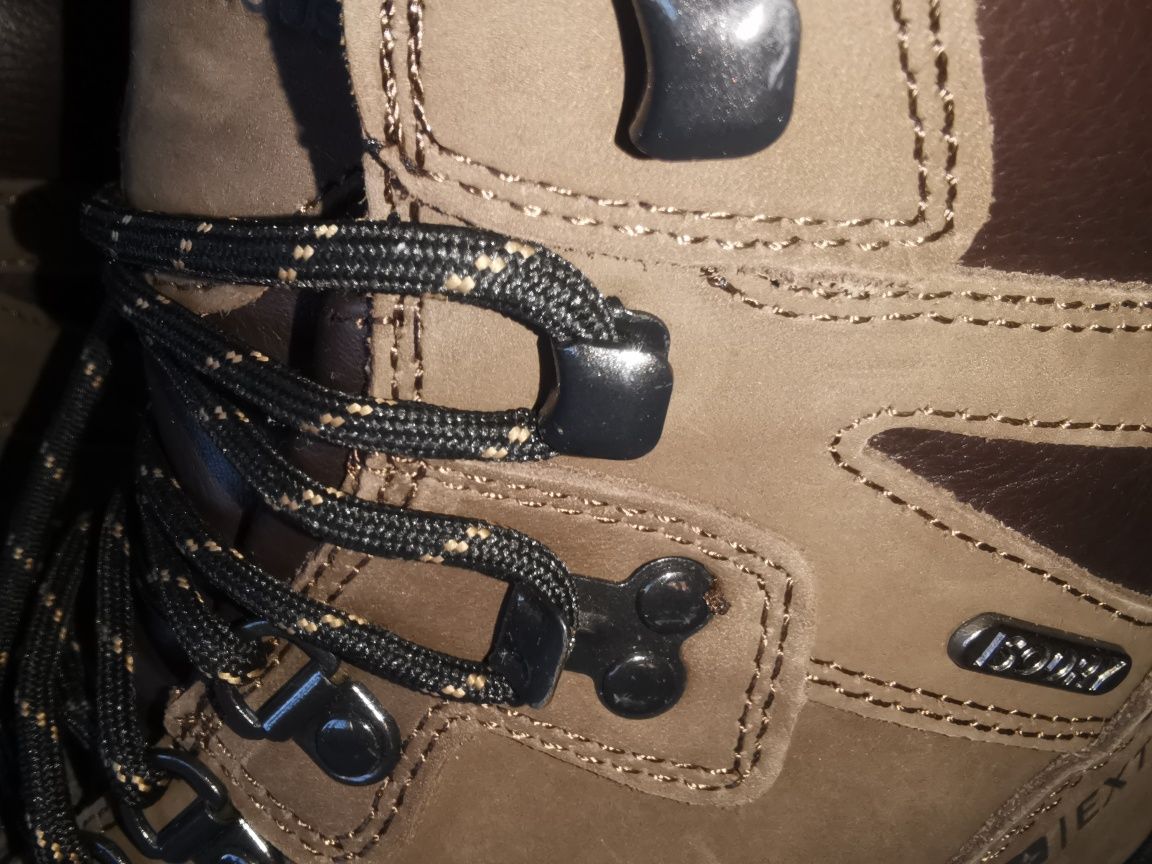Buty Mountain warehouse 38