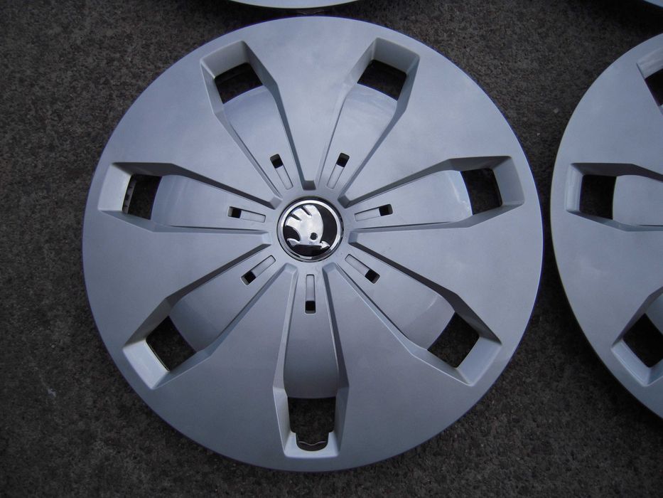 Kołpaki z logo SKODA 16 cali Fabia Karoq Octavia Superb Yeti 4 szt