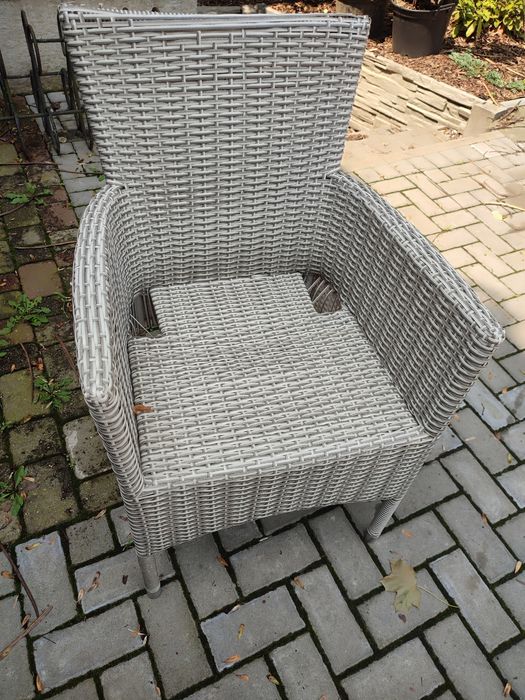 Krzesła rattanowe
