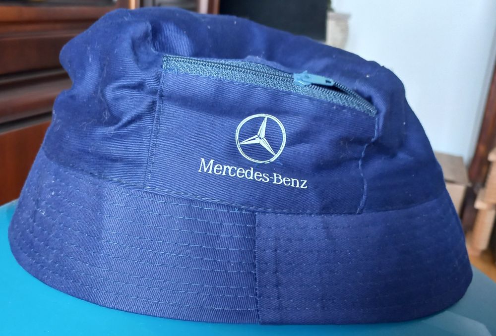 Czapeczka oryginalna firmy Mercedes Benz