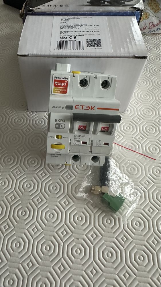 Disjuntor inteligente com controlo remoto