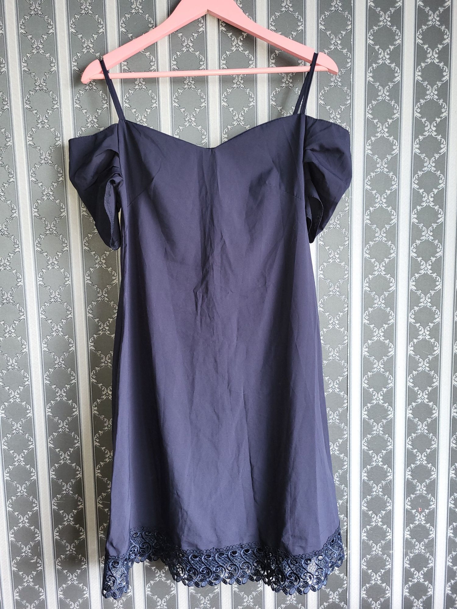 Платье сарафан с открытыми плечами и кружевом  L-XL