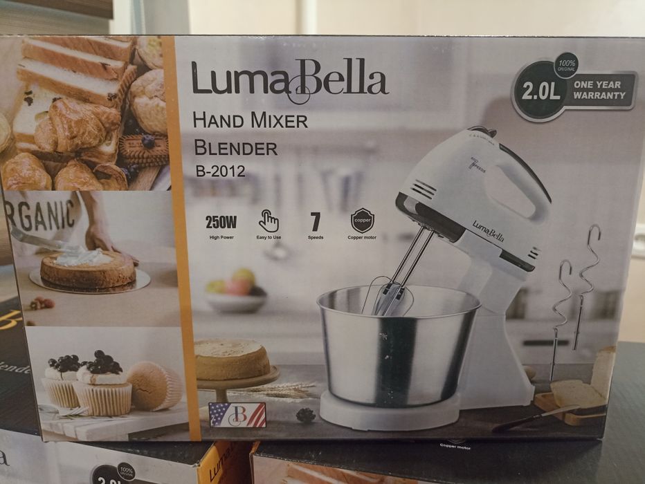 Кухонний міксер із чашею