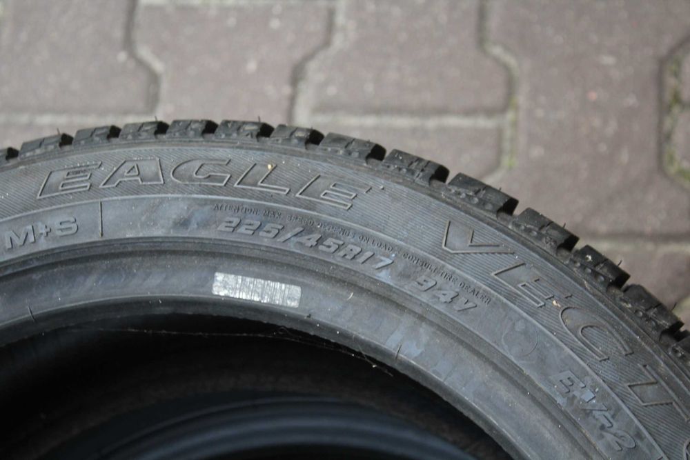 225 45 R17 Goodyear EAGLE VECTOR EV-2