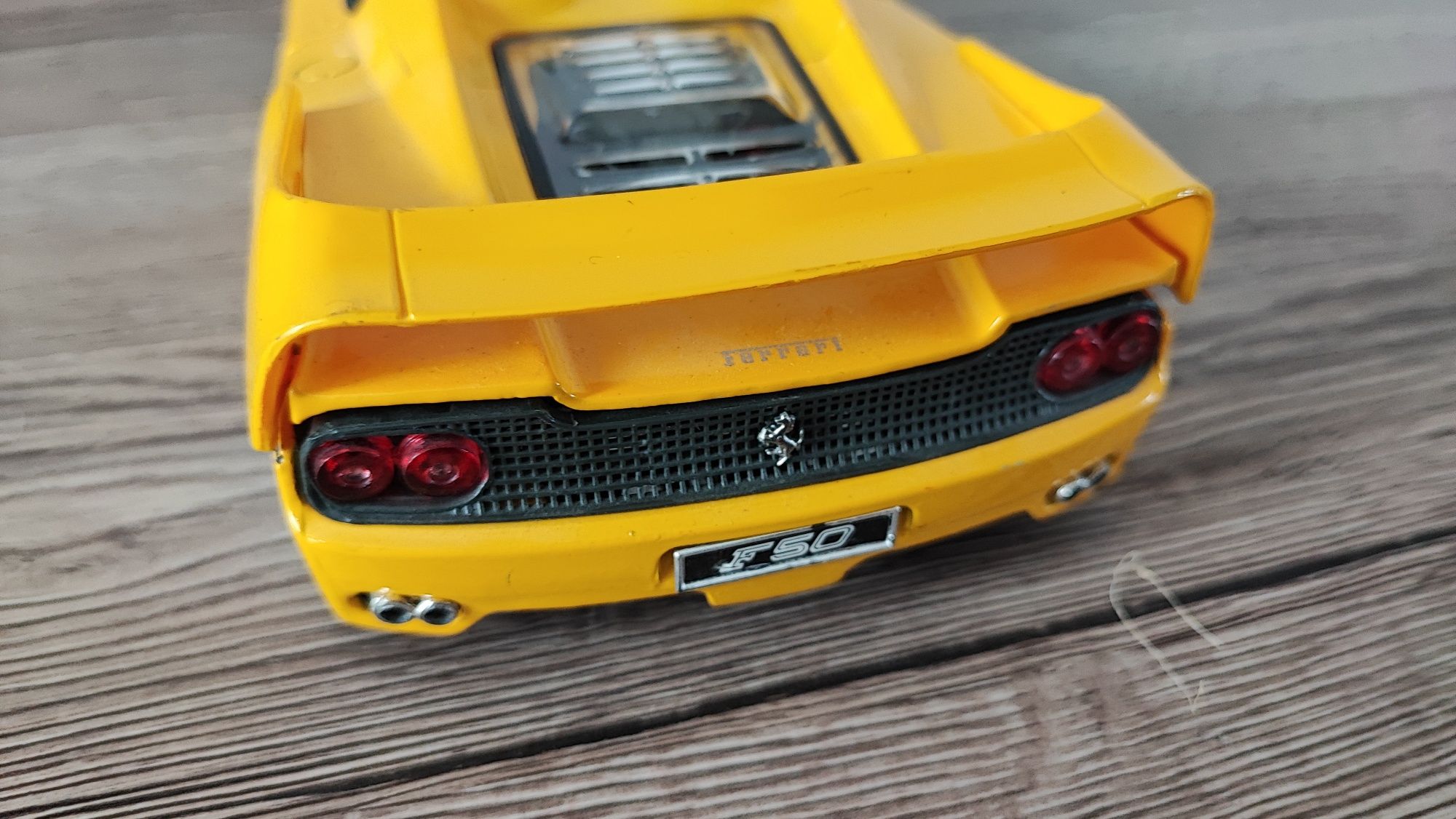 Ferrari f50 marki maisto duży model skala 1/18