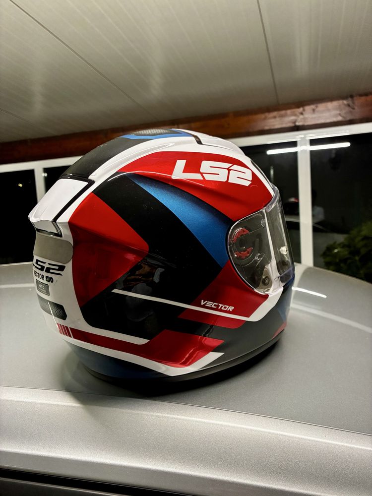 Capacete LS2 Vector com Intercomunicador Cardo Freecom