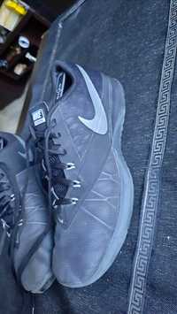 Buty sportowe firmy NIKE