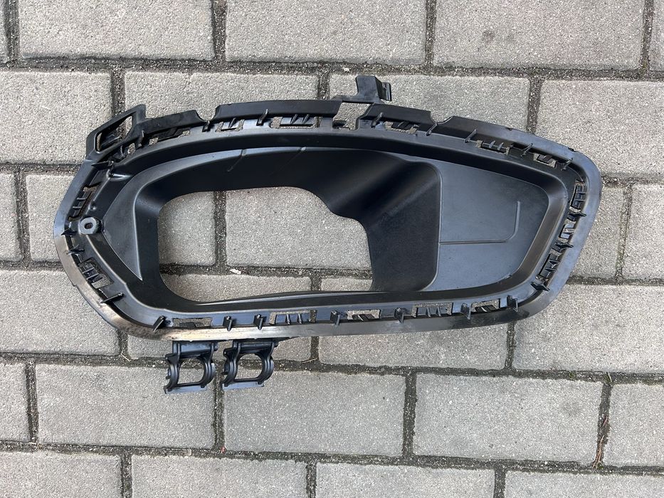 Kratka zderzaka wewnętrzna prawa przód Mercedes C117 AMG 13-16r.