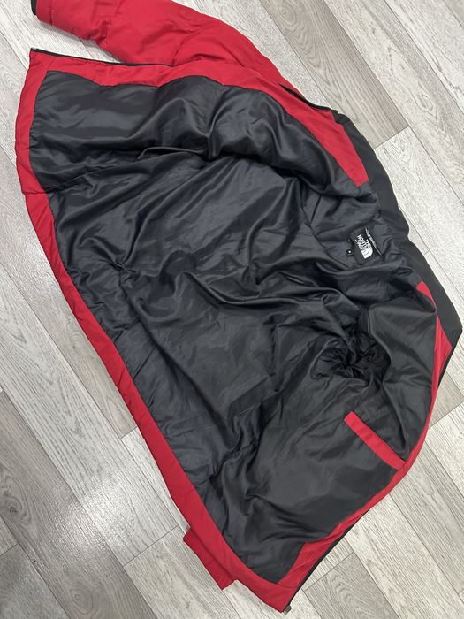 Червона зимова куртка The North Face