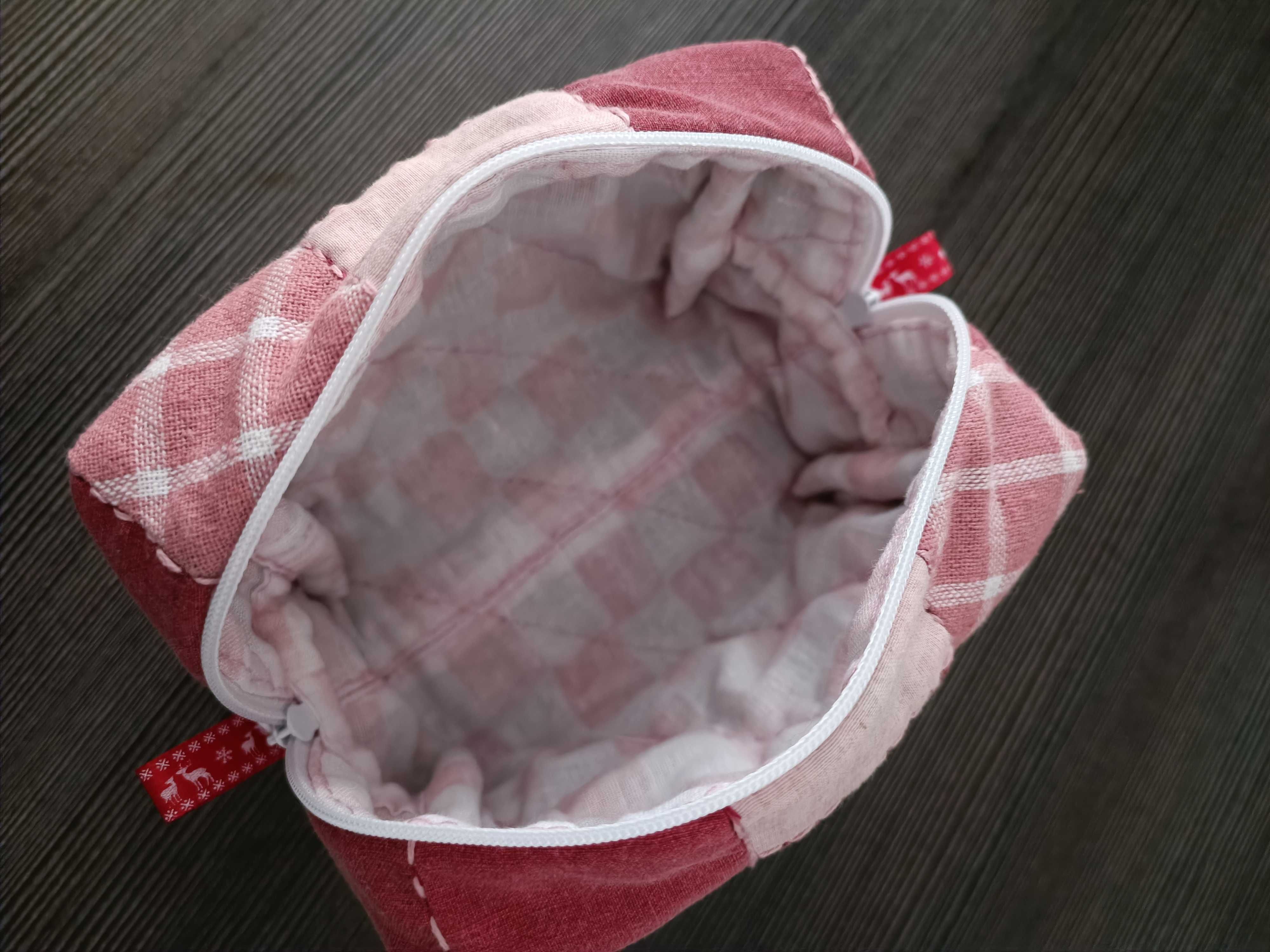 Ręcznie szyta patchworkowa damska kosmetyczka