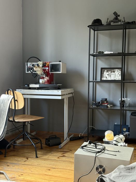 Biurko Podstawa pod maszyny.