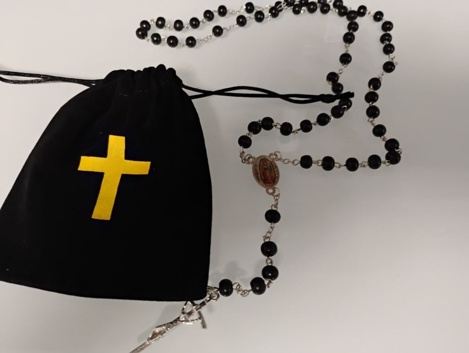 Czarny różaniec z sakiewką Nowy