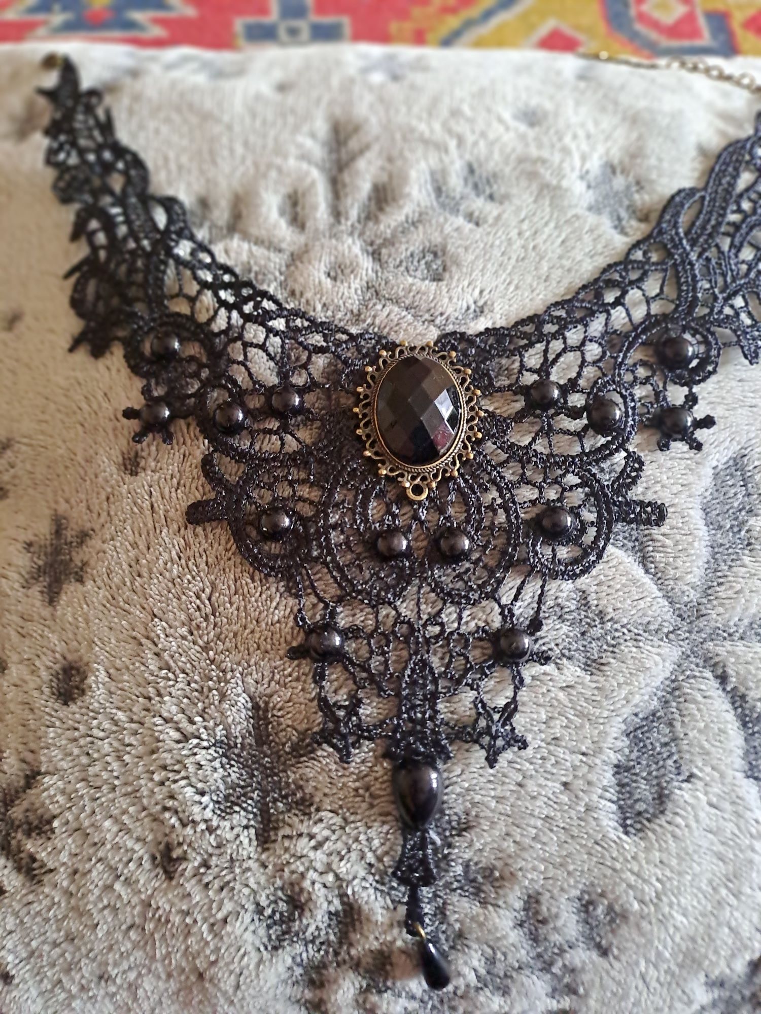 Spektakularny czarny choker