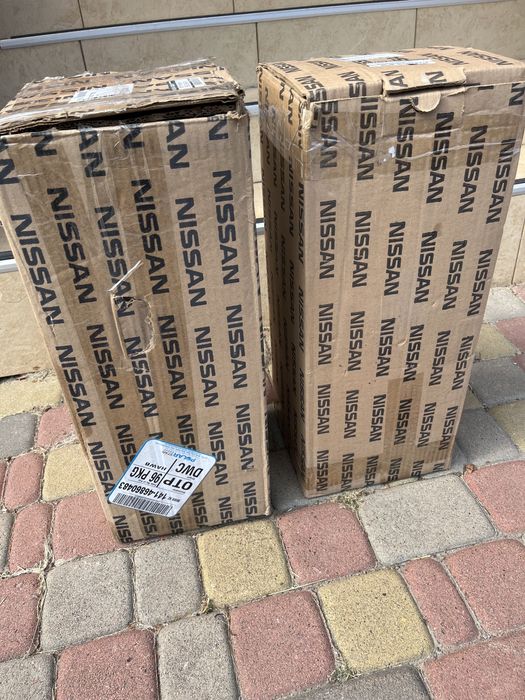 Амортизатор передній лівий Nissan Maxima 2018