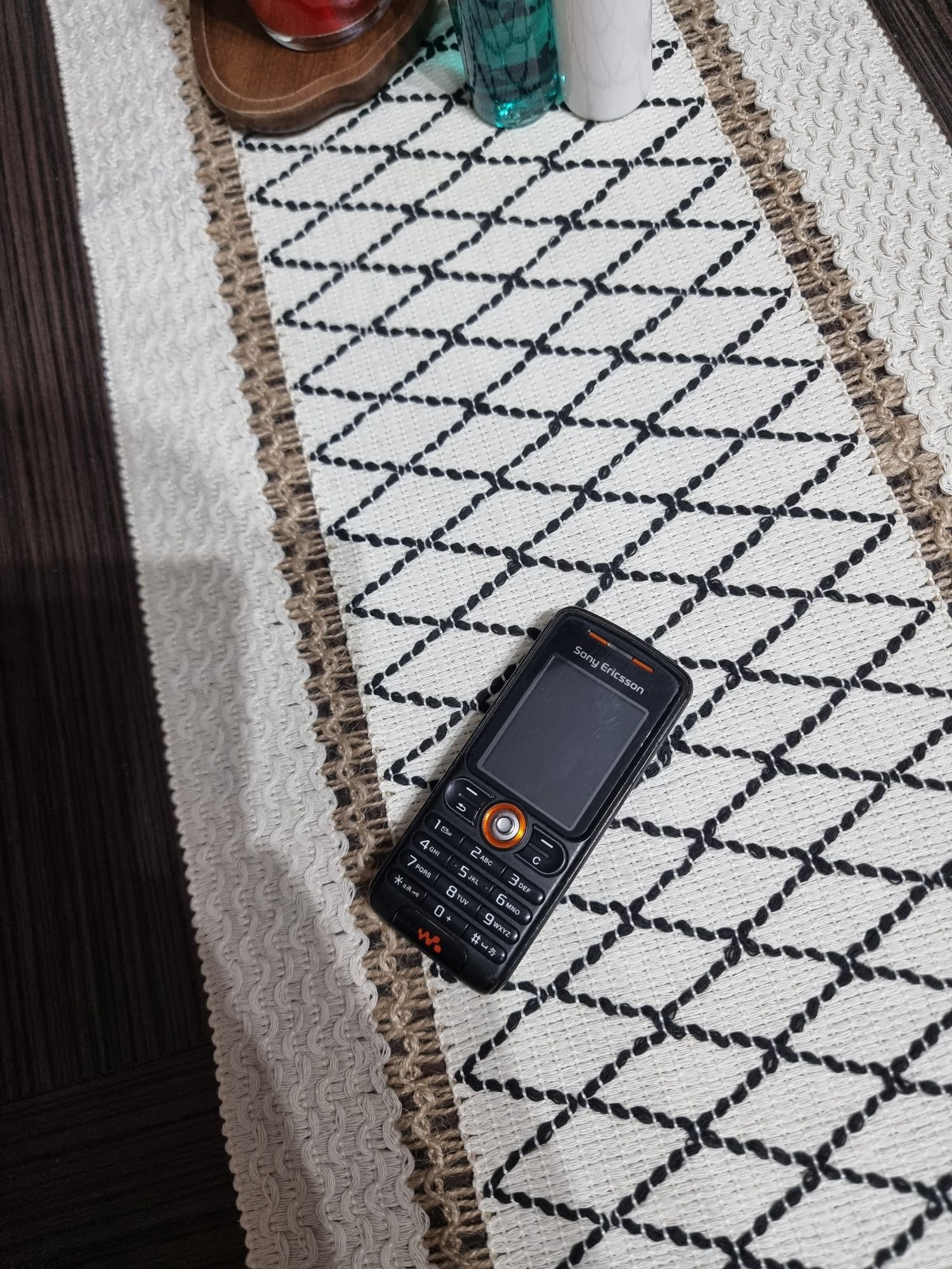 Telefon komórkowy Sony Ericsson w200i