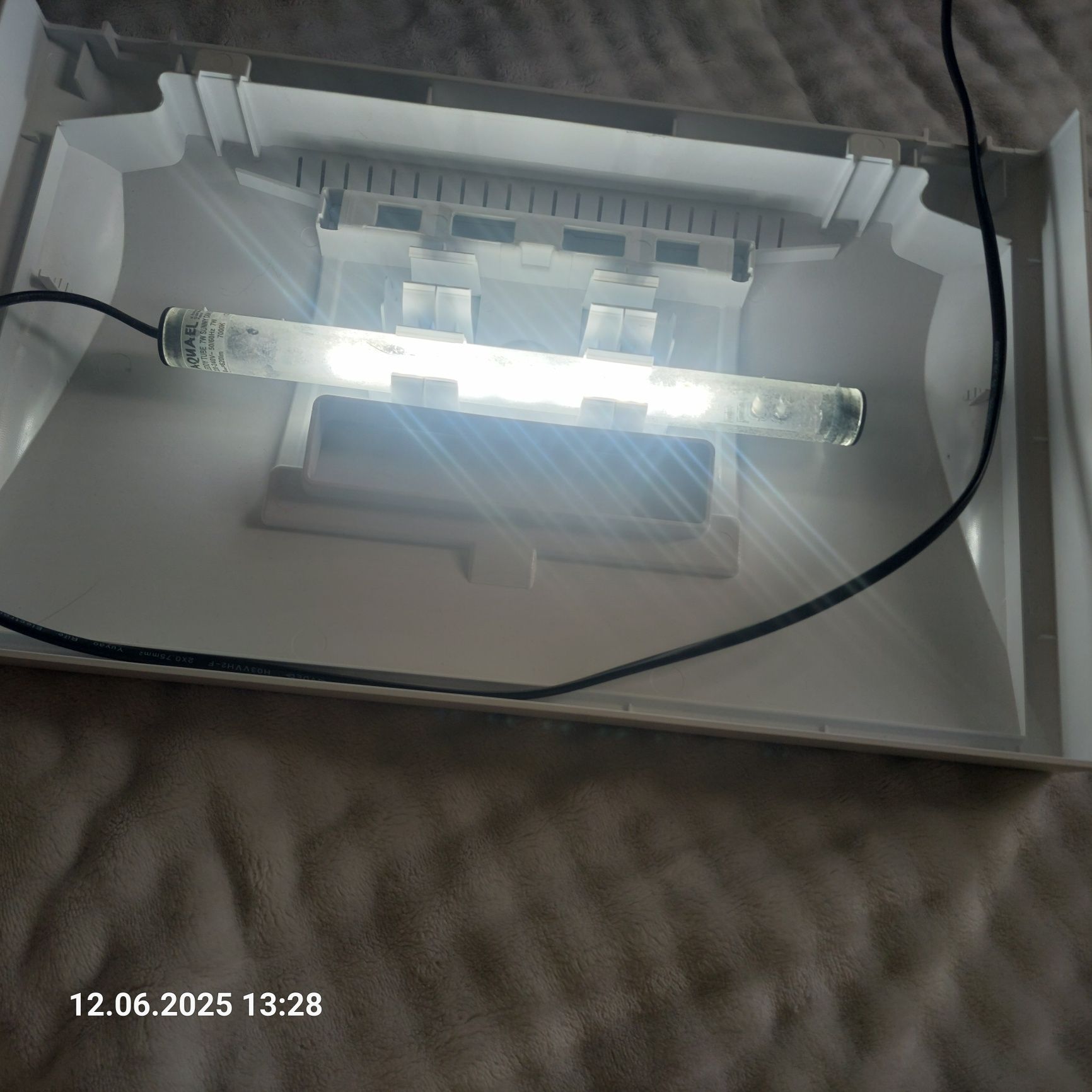 Pokrywa AQUAEL LEDDY dzień i noc ,biała, z oświetleniem LED 7W