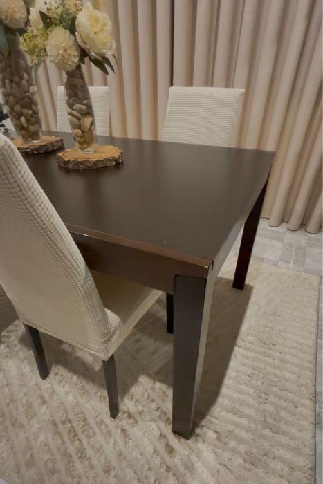 Mesa de sala extensivel e 4 cadeiras