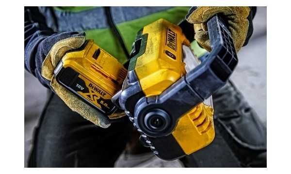 Lanterna LED Compacta XR 18V/12V Dewalt DCL077