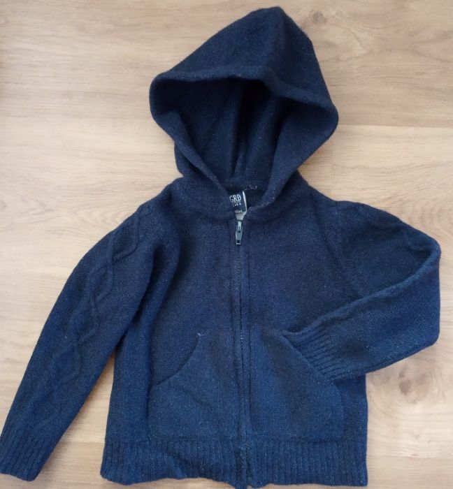 Casaco com bolsos e gorro tamanho 3 anos