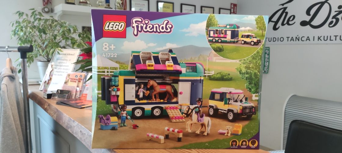 LEGO Friends przyczepa na wystawę koni 41722, nowy zestaw
