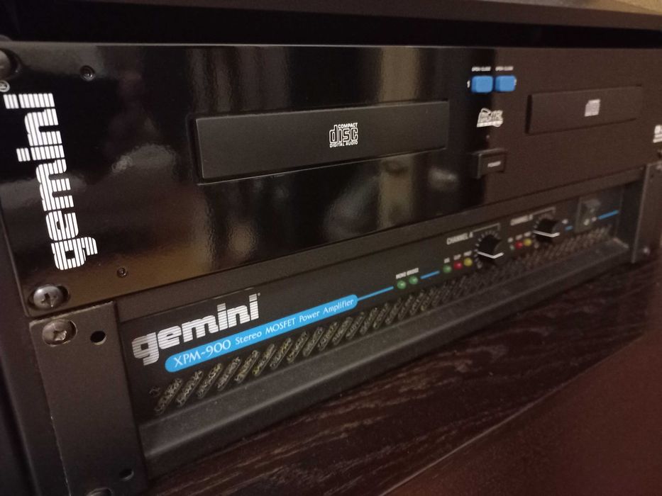 Conjunto GEMINI (amplificador, leitor duplo de CDs e mesa de mistura)