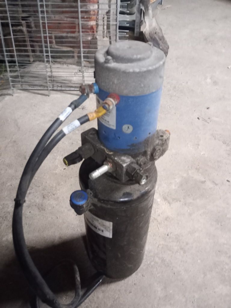 Sprzedam pompę hydrauliczna  24V