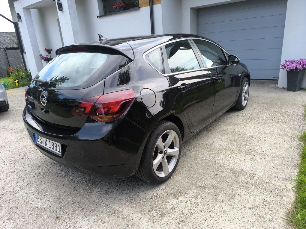 Opel Astra J 1.6benzyna Cosmo bi-xenon Led
