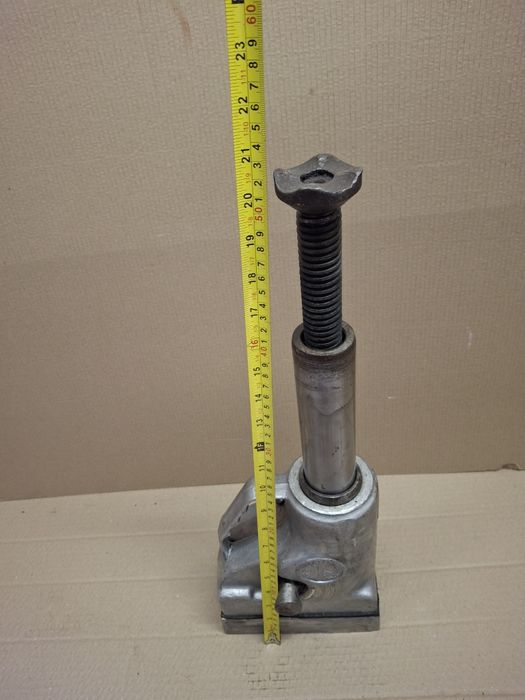Lewarek podnośnik hydrauliczny 8t. Samochodowy