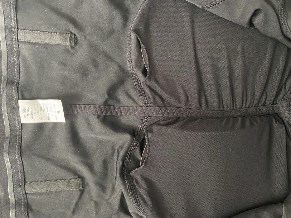 Bardzo czarny gorset