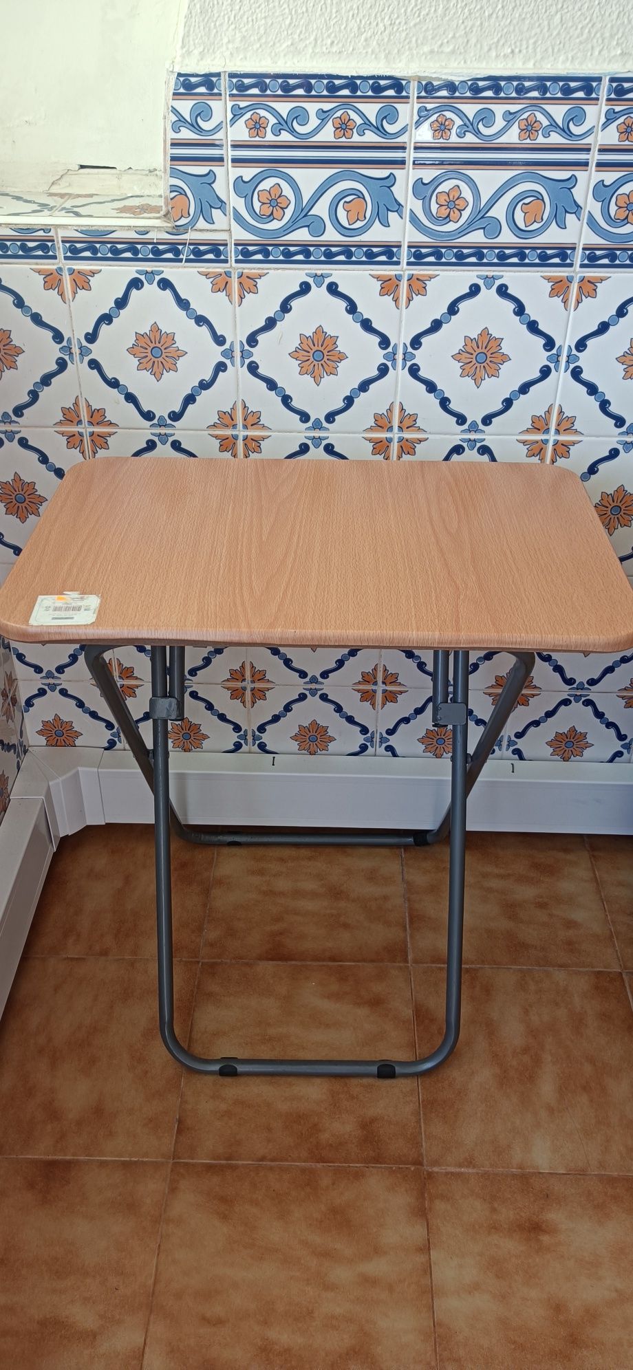 Mesa secretária / apoio + cadeira