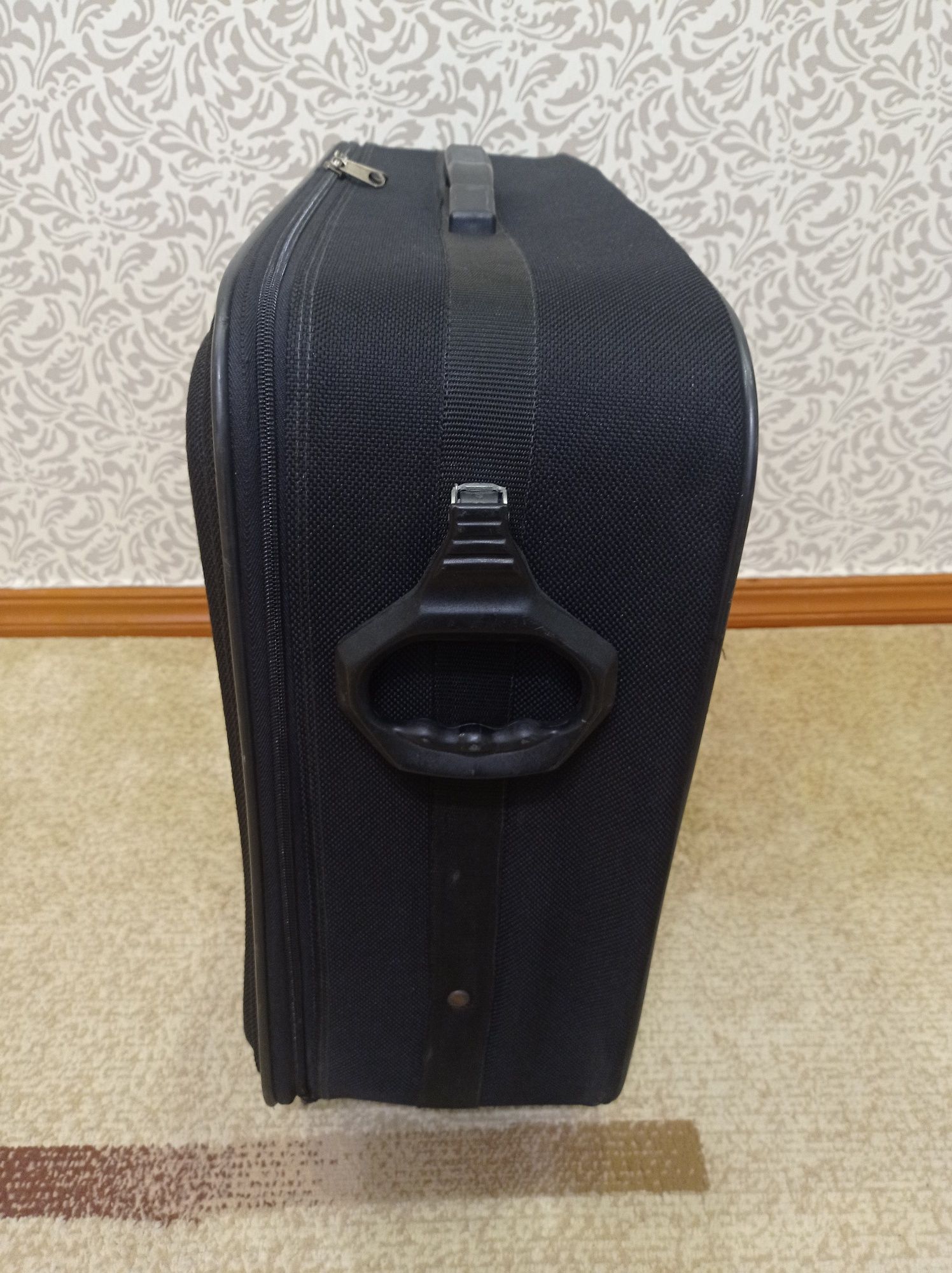 Продам чемодан фирма SAMSONITE
