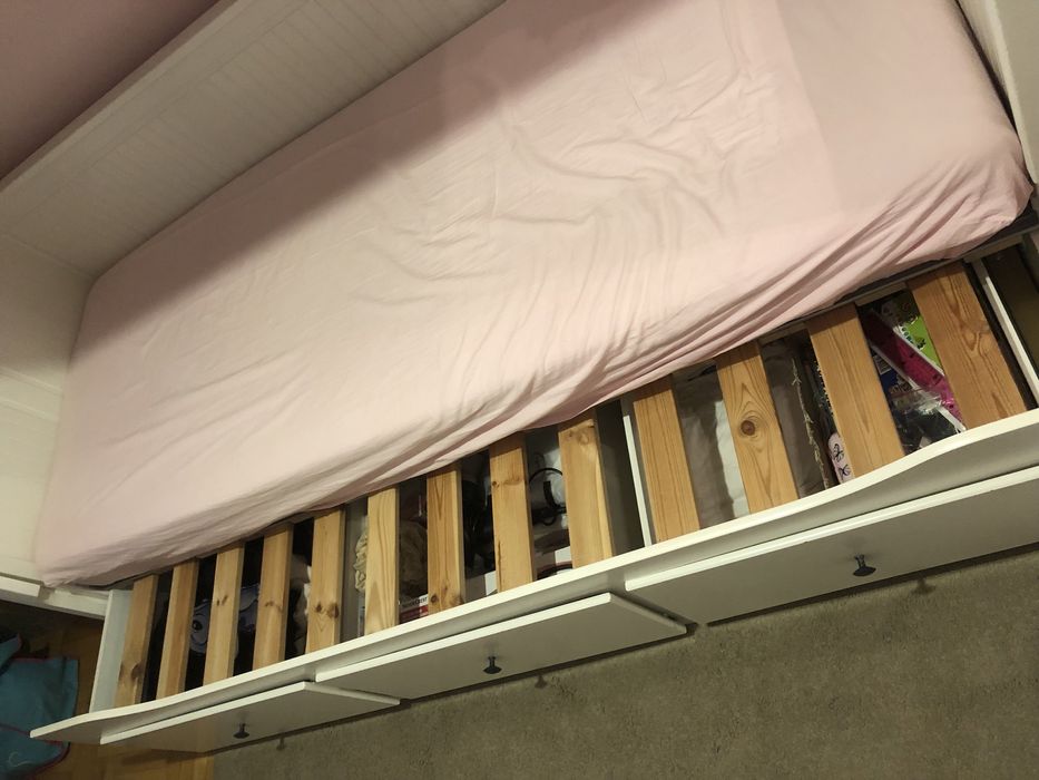 Łóżko piętrowe trzyosobowe