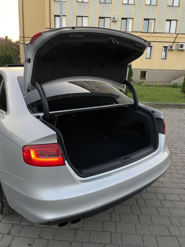 Audi A4 B8 2013 211кс