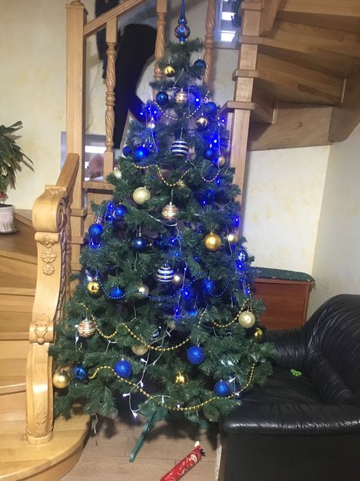 Ялинка ,новорічна прикраса.