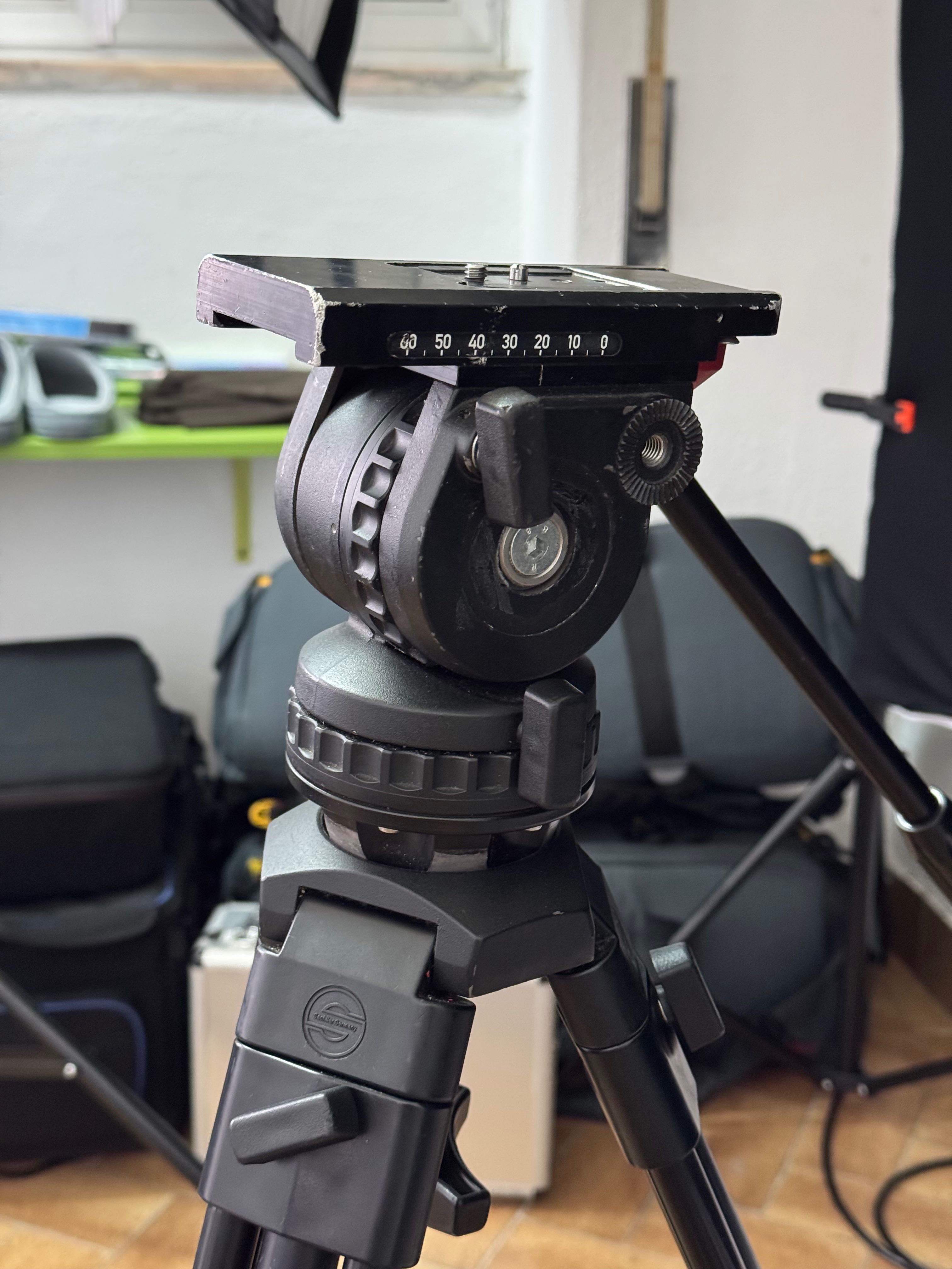 Tripé Sachtler DV4