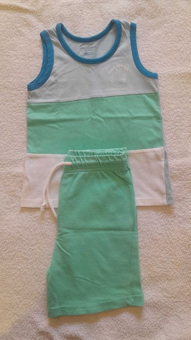 Várias roupa para criança