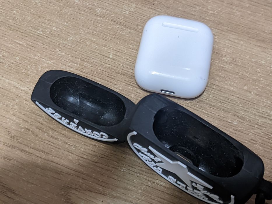 AirPods 2 case,  кейс , чехол . Converse.