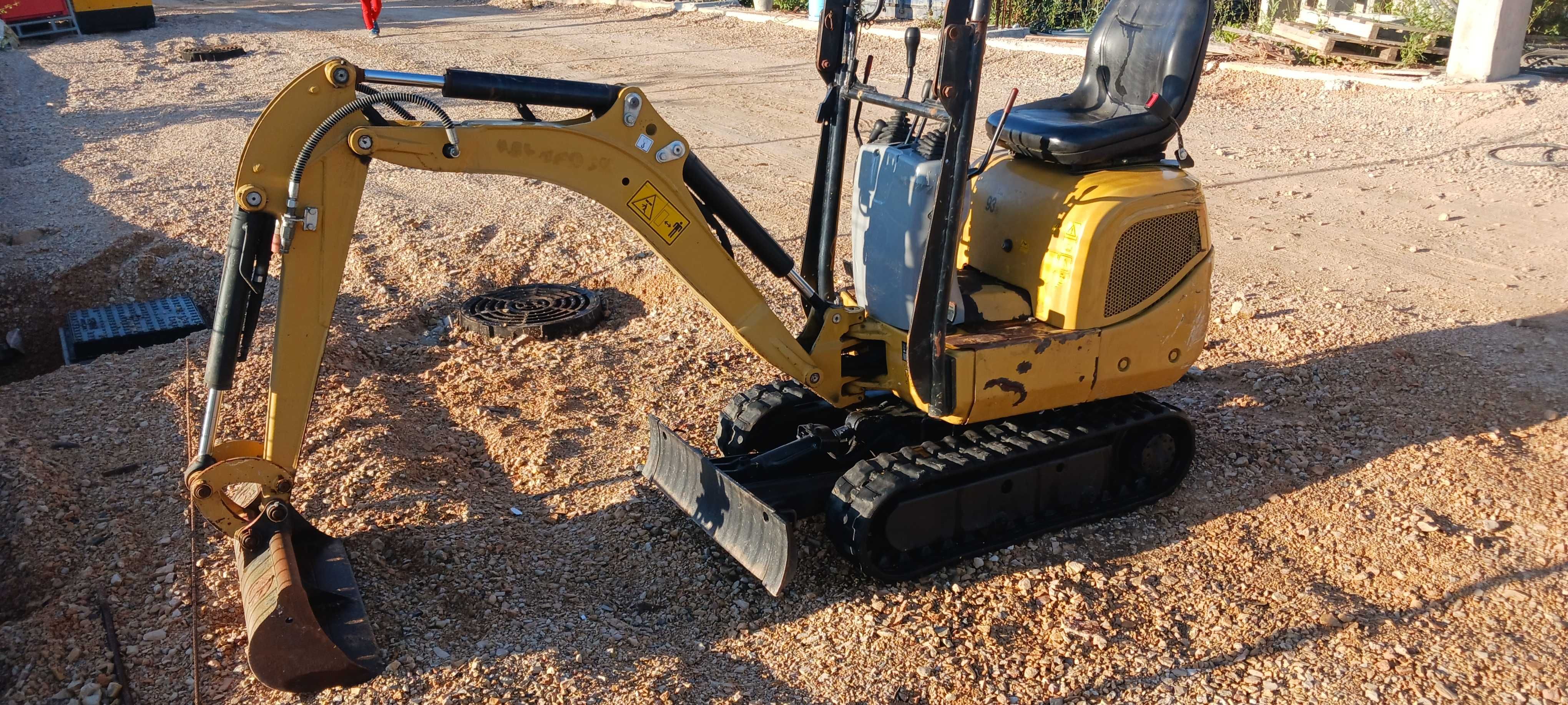 Mini Giratória CAT 300.9 de 2019