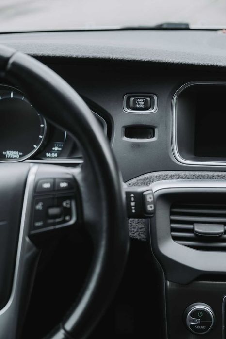 Volvo V40 - Conforto, Segurança e Estilo