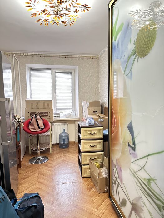 Продам дві кімнати в гуртожитку, Типографія